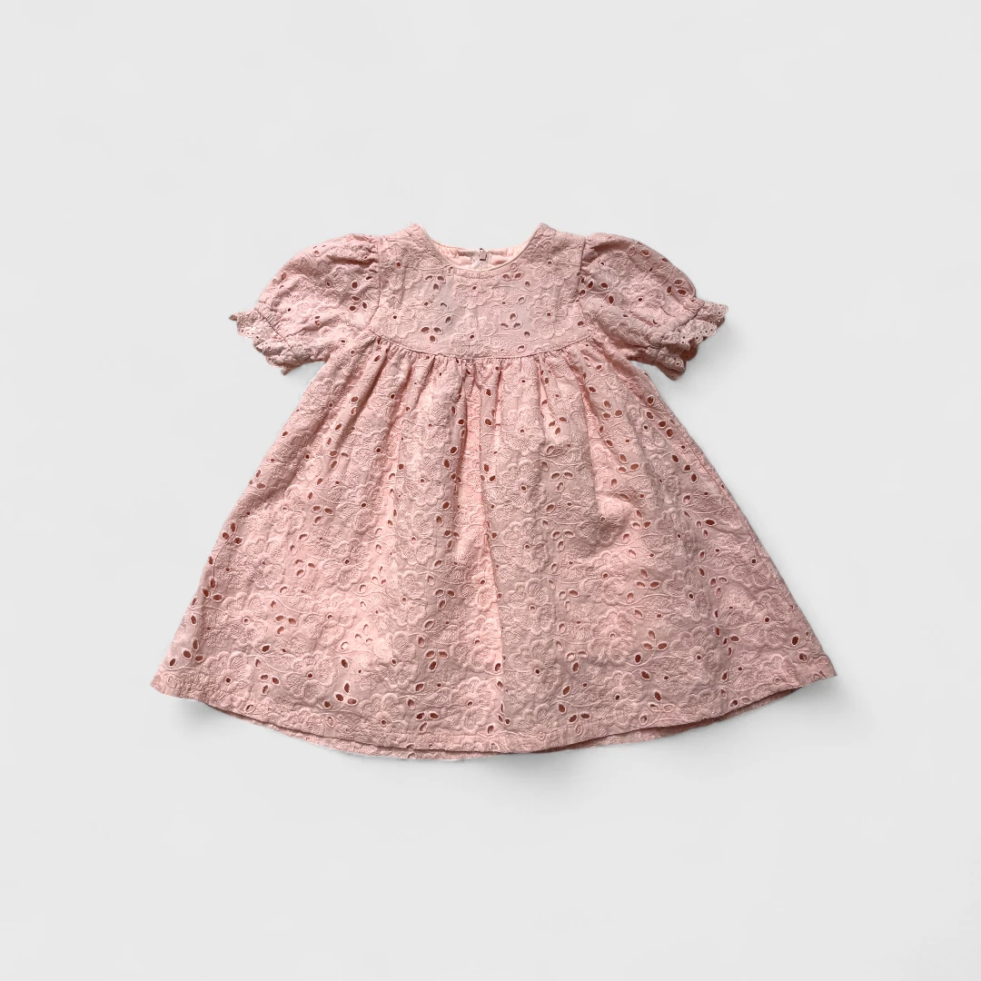 Розовое платье