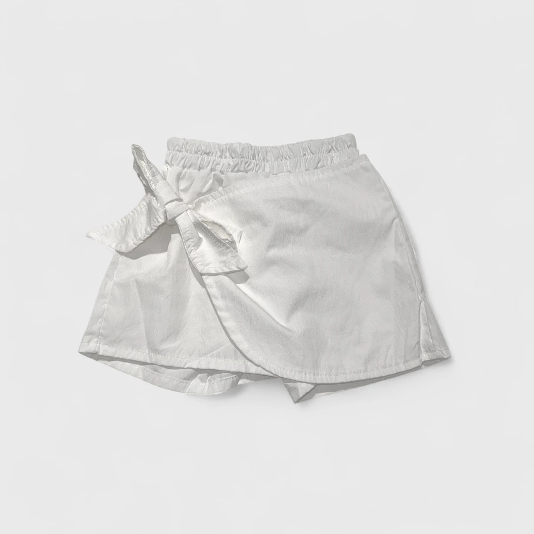 Белые юбка-шорты с завязкой