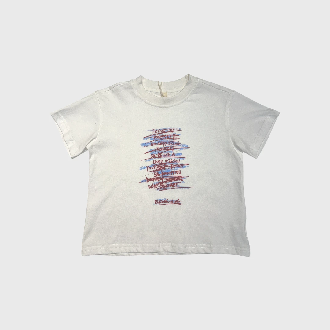 Белая футболка с принтом