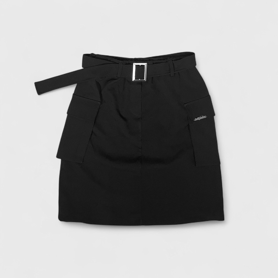 Черная юбка с карманами