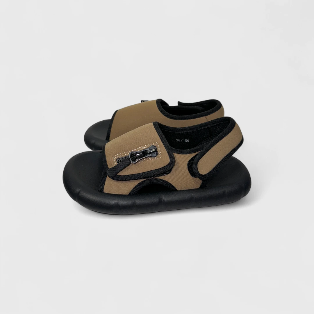 Коричневые сандалии