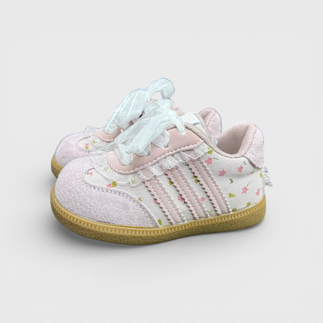 Розовые кроссовки