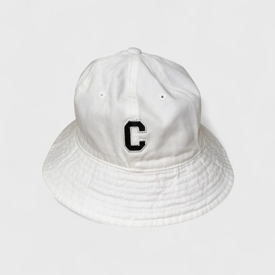 Белая панама с логотипом C