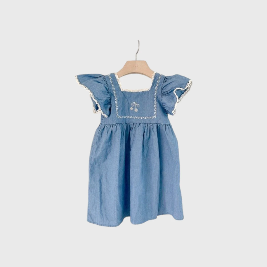 Голубое платье