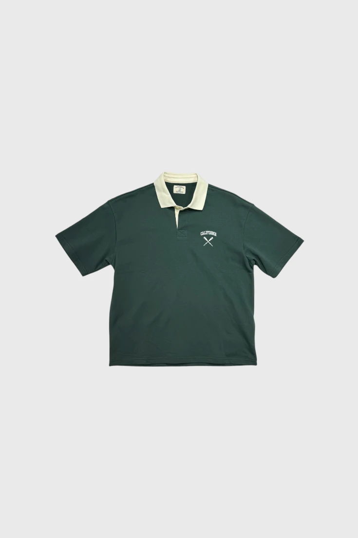 Зеленая футболка с белым воротником