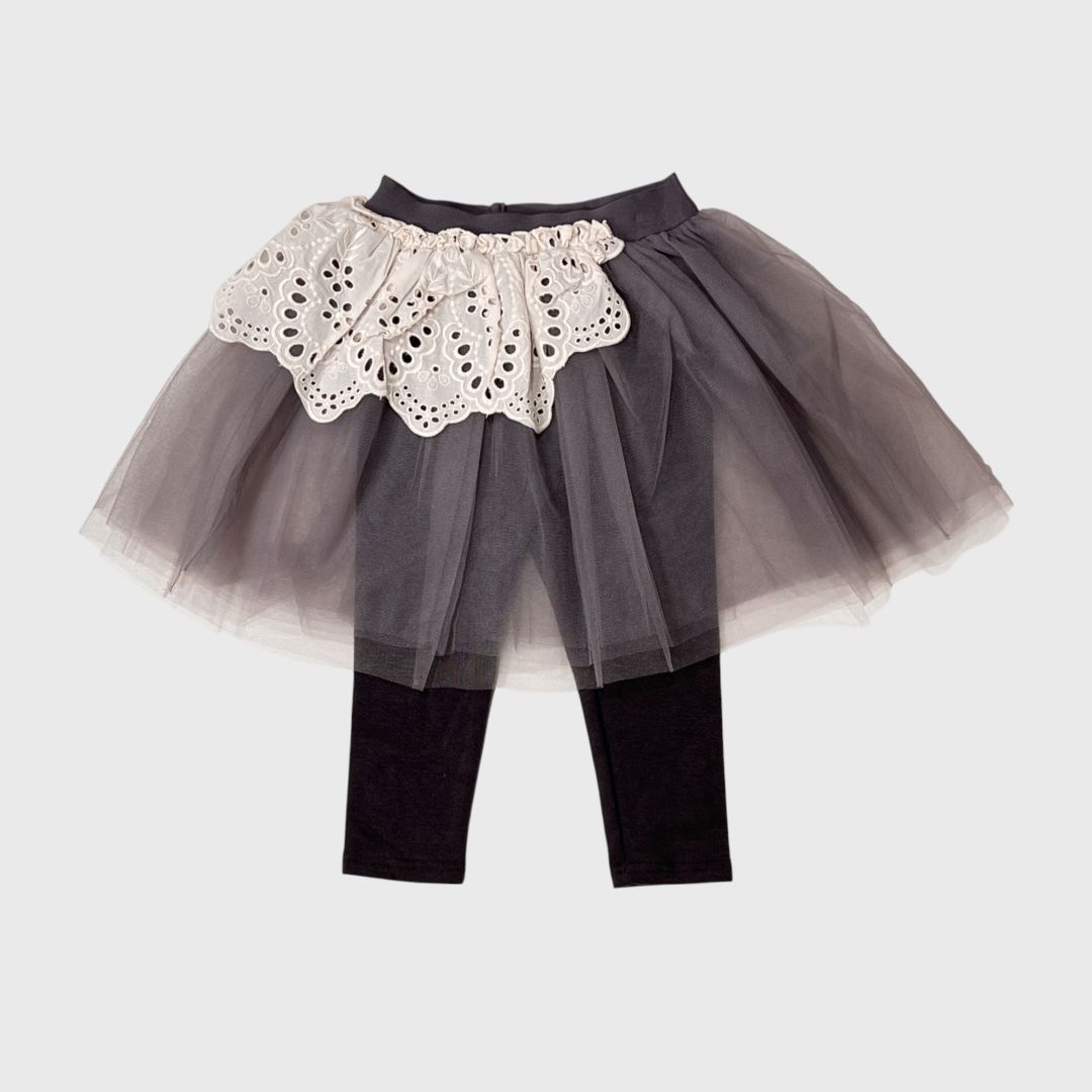 Серая юбка с леггинсами