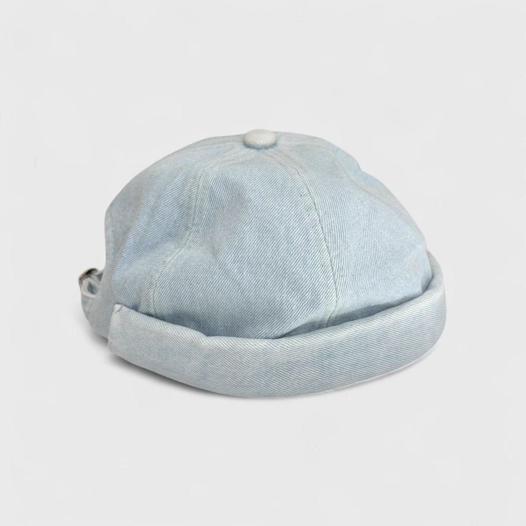 Светло-синяя кепка без козырька