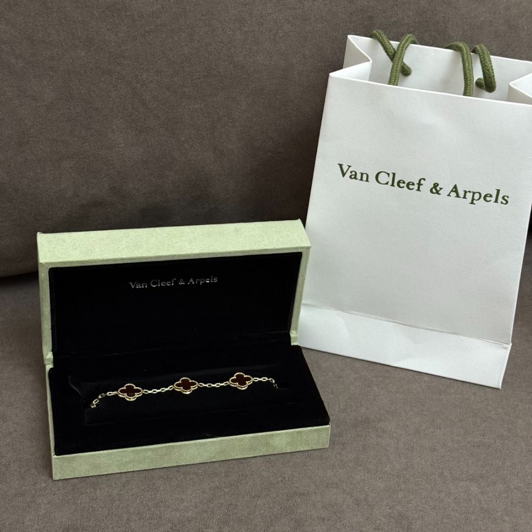 Золотой браслет Van Cleef