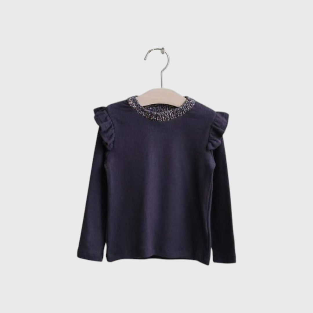 Синяя кофточка с рюшами