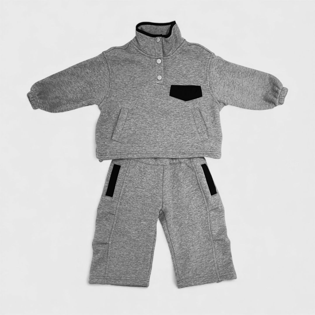 Серый спортивный костюм с кнопками