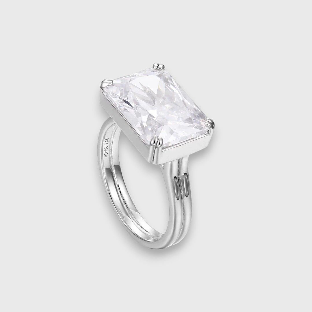 Серебряное кольцо с большим камнем