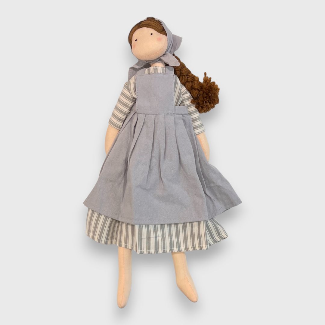 Серая текстильная кукла ручной работы