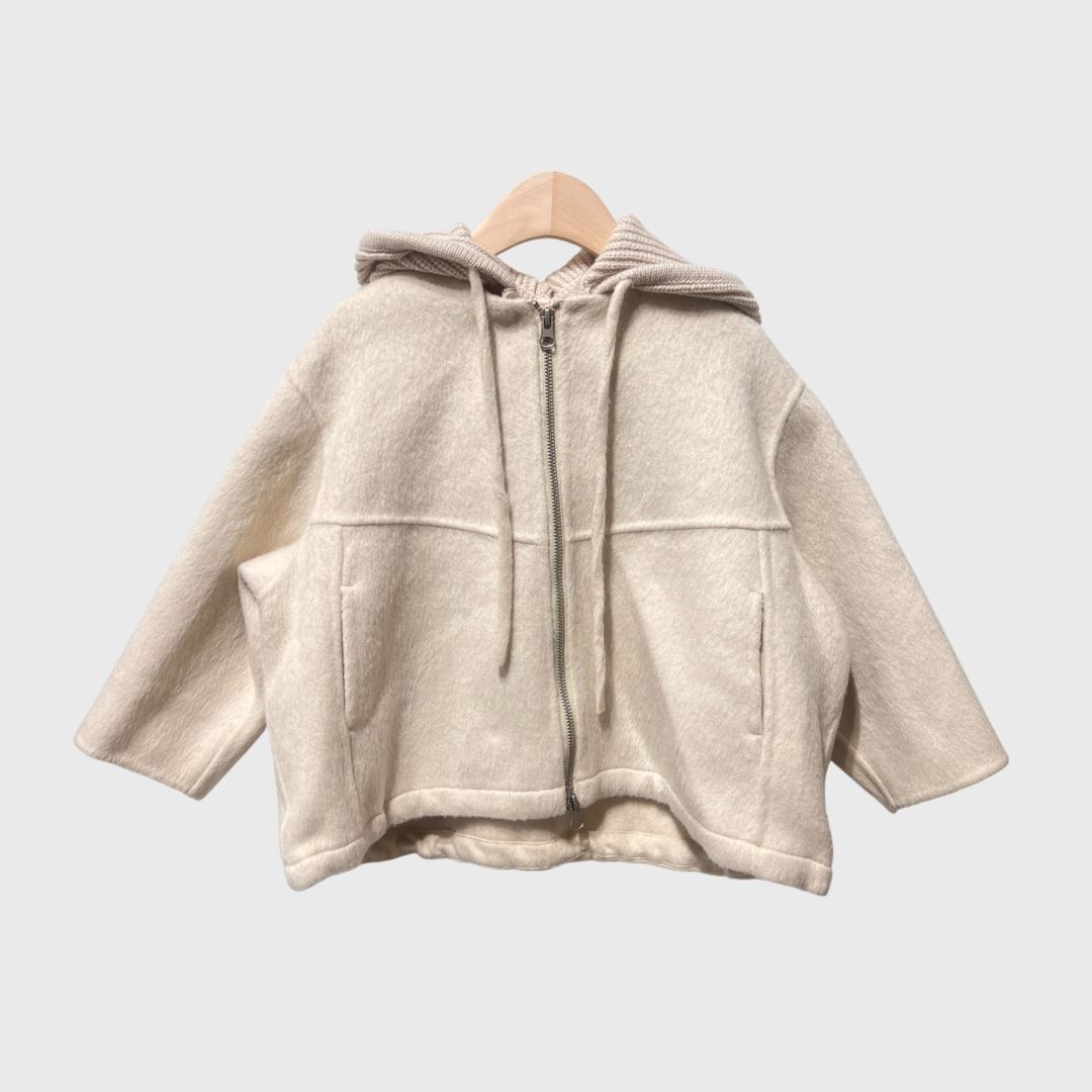 Бежевое полупальто с капюшоном