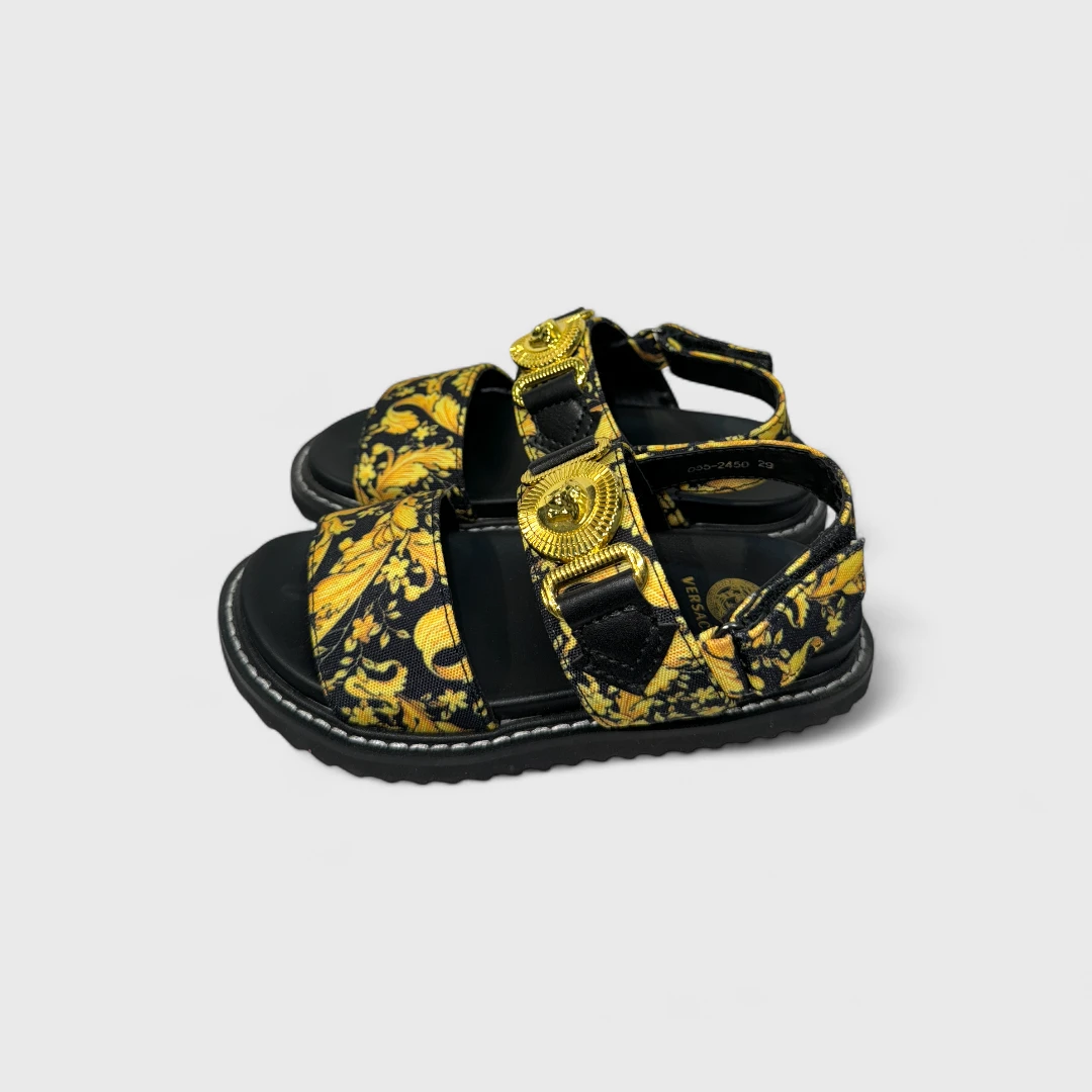 Желтые сандалии