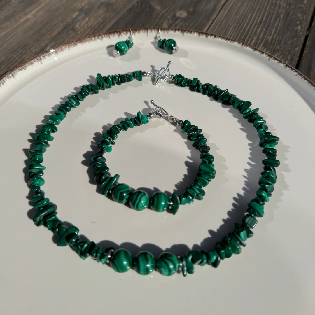 Зеленый комплект из натурального малахита