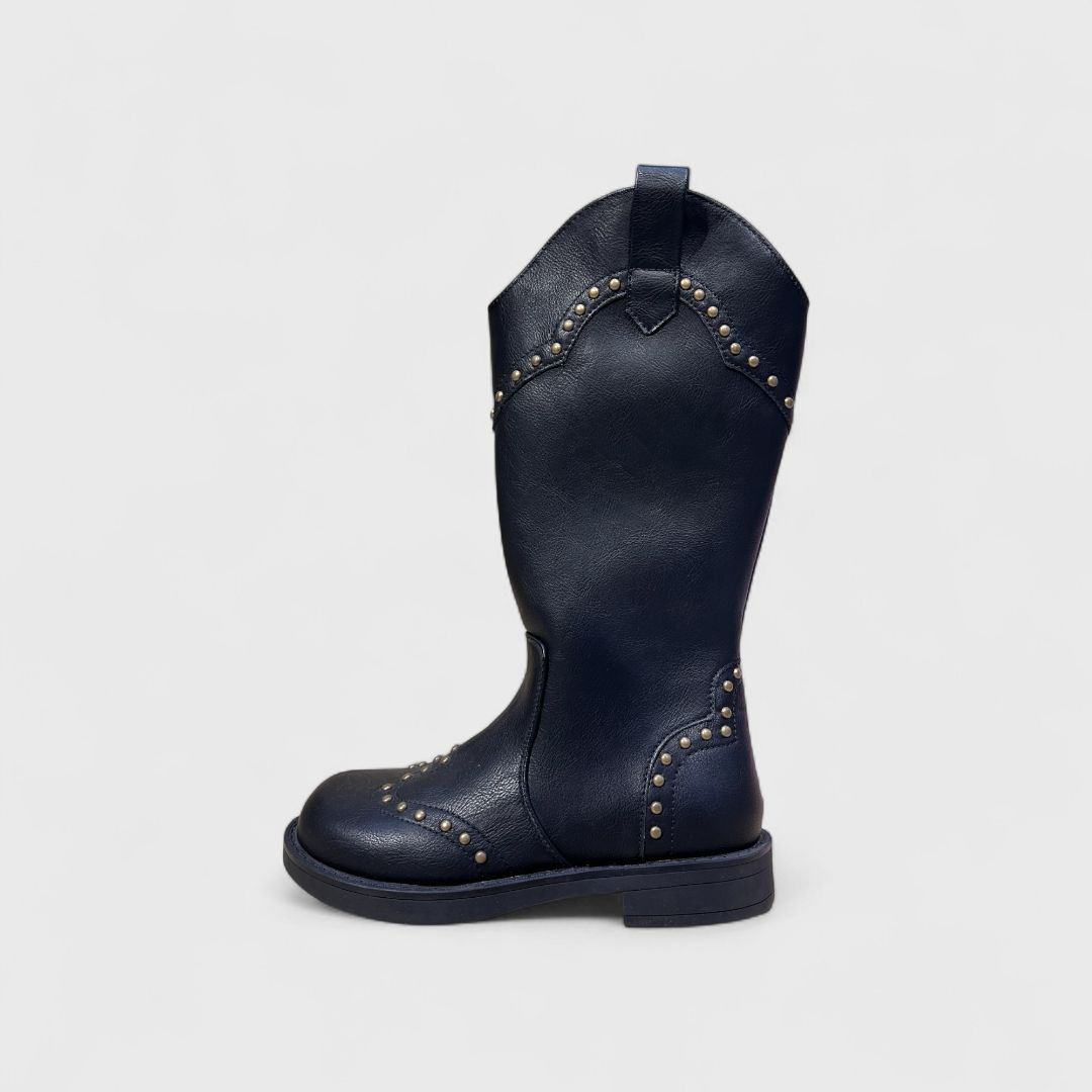 Черные ботинки