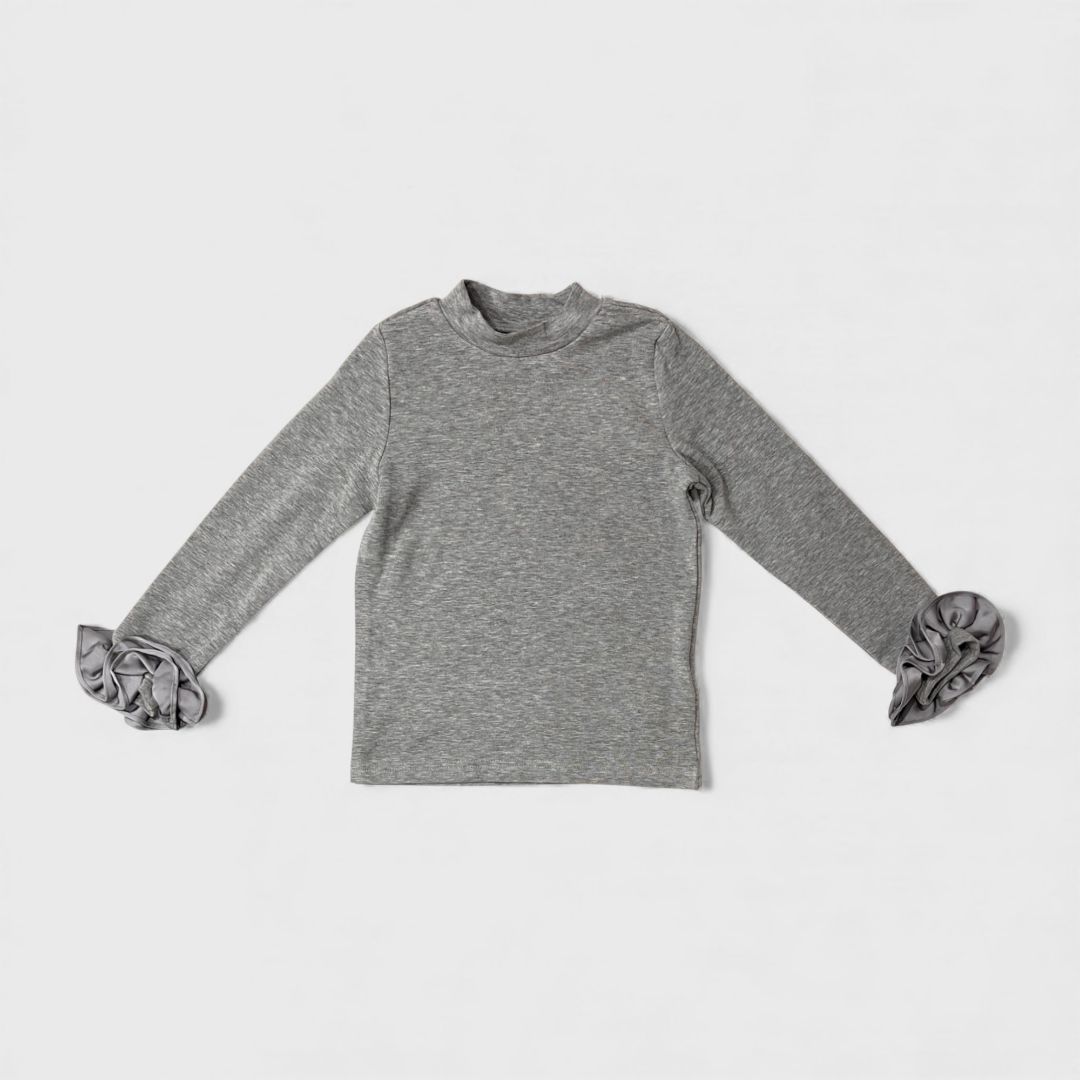 Серый лонгслив с рюшами