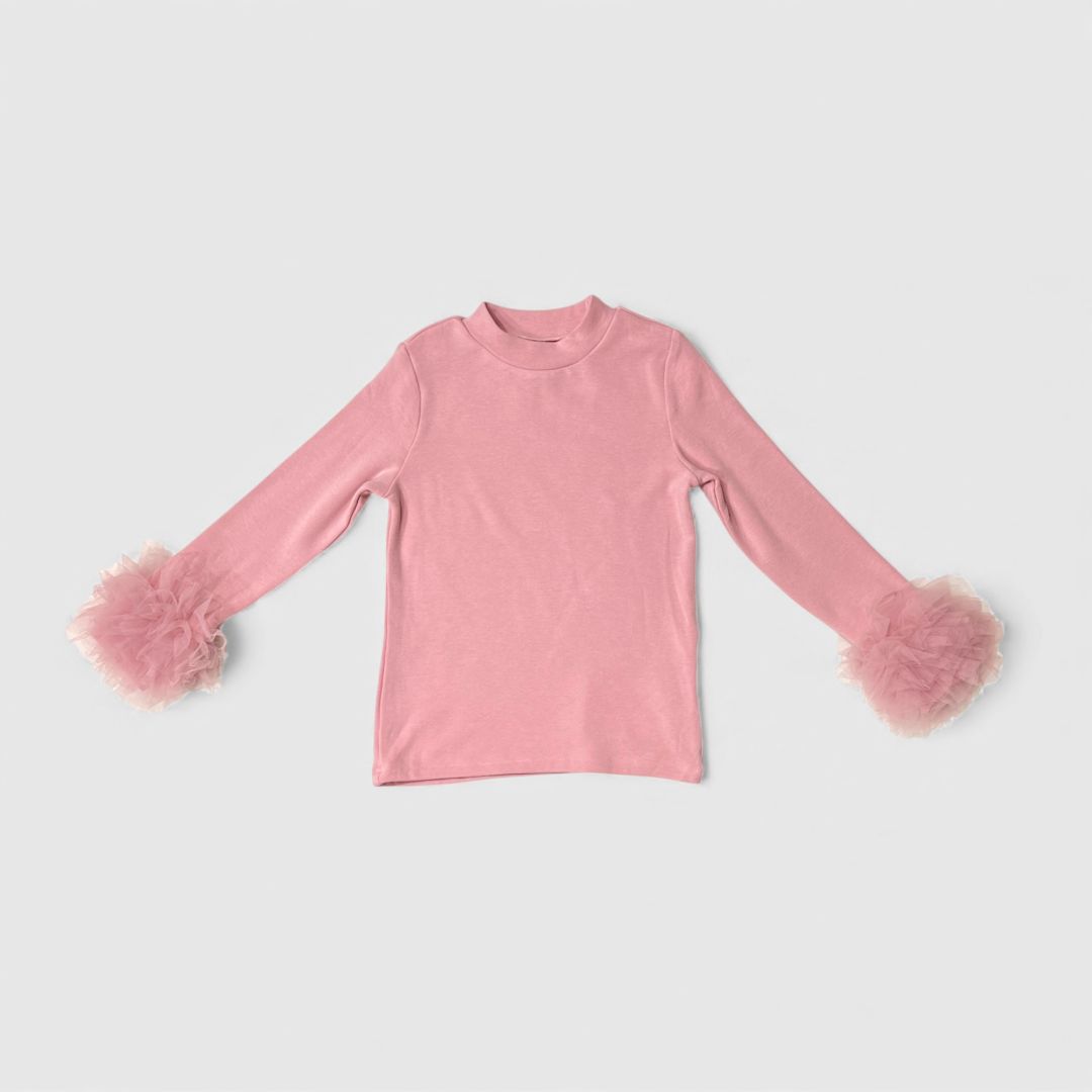 Розовая кофта с воланами на рукавах