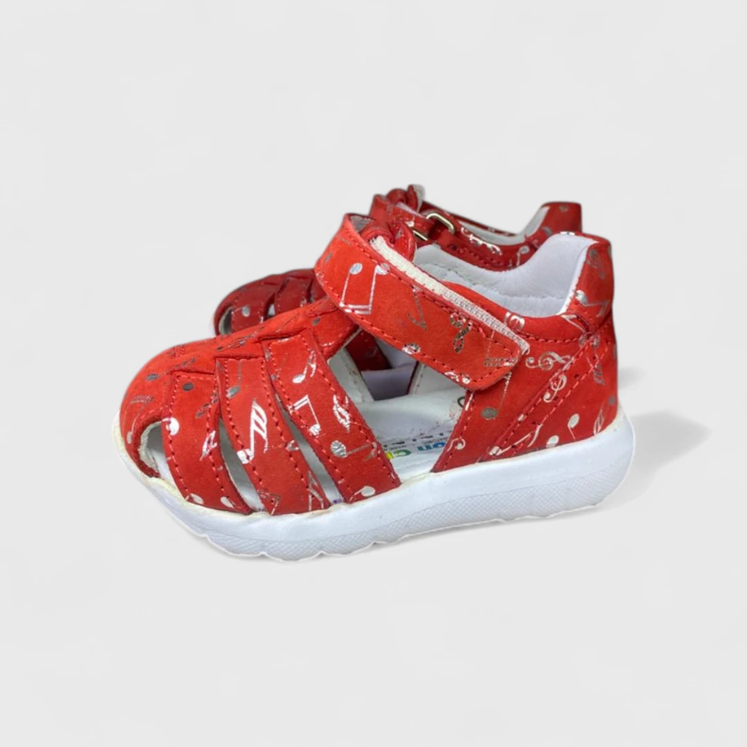 Красные сандалии для детей