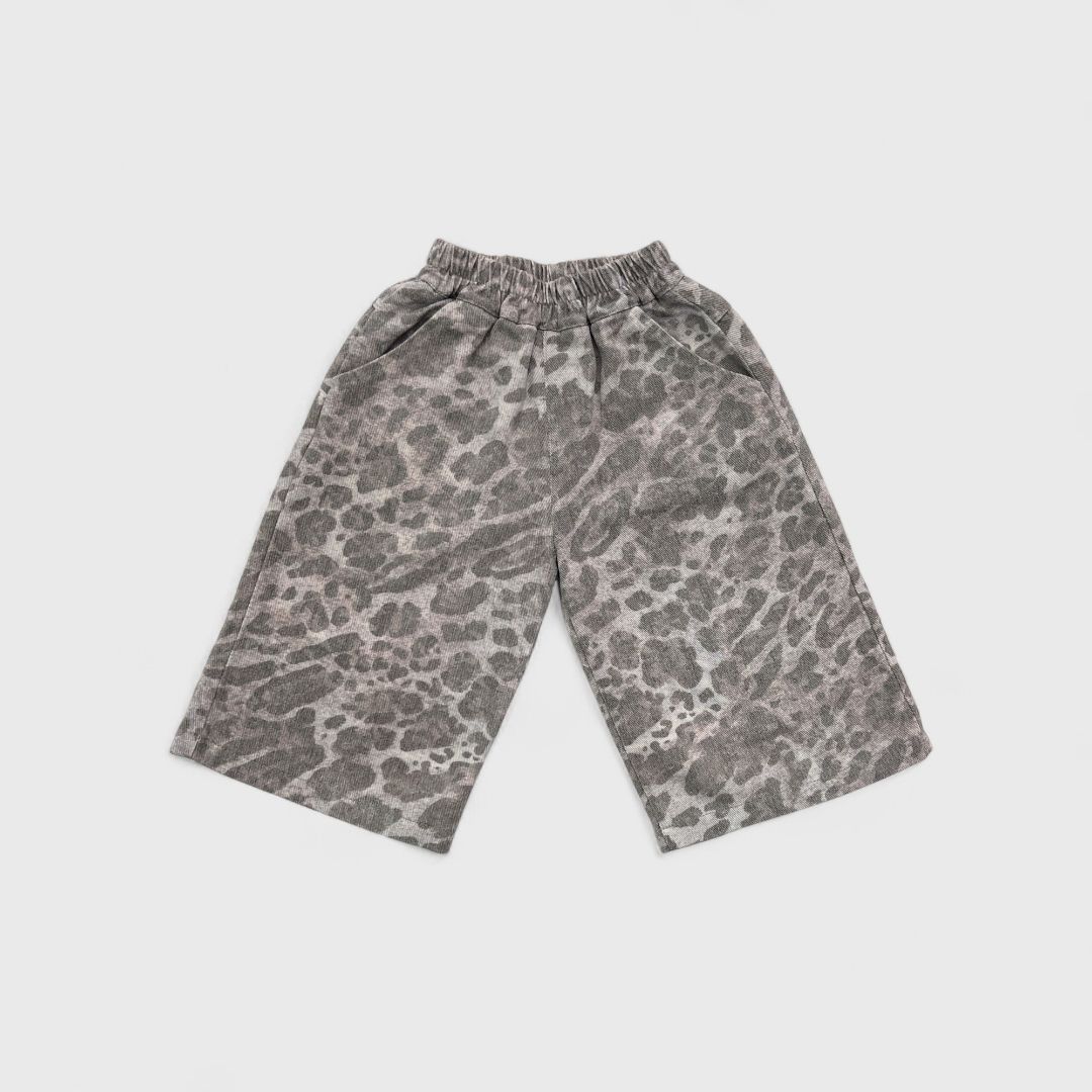 Джинсы в леопардовом принте