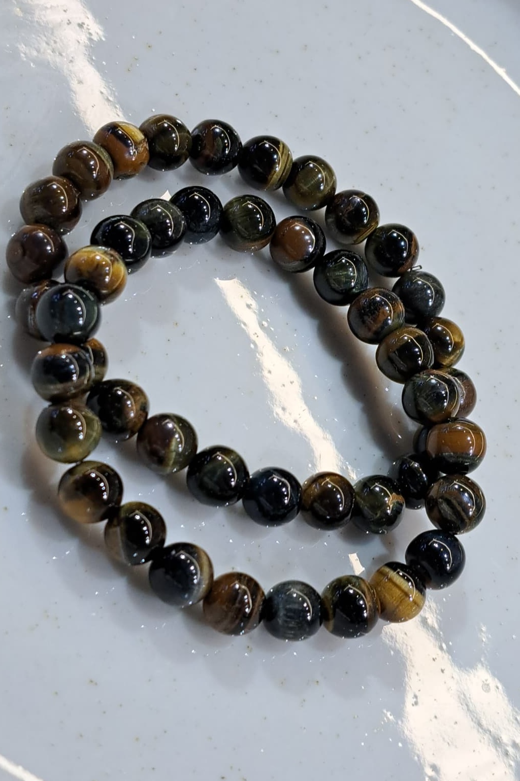 Чёрные и коричневые браслеты с тигровым глазом