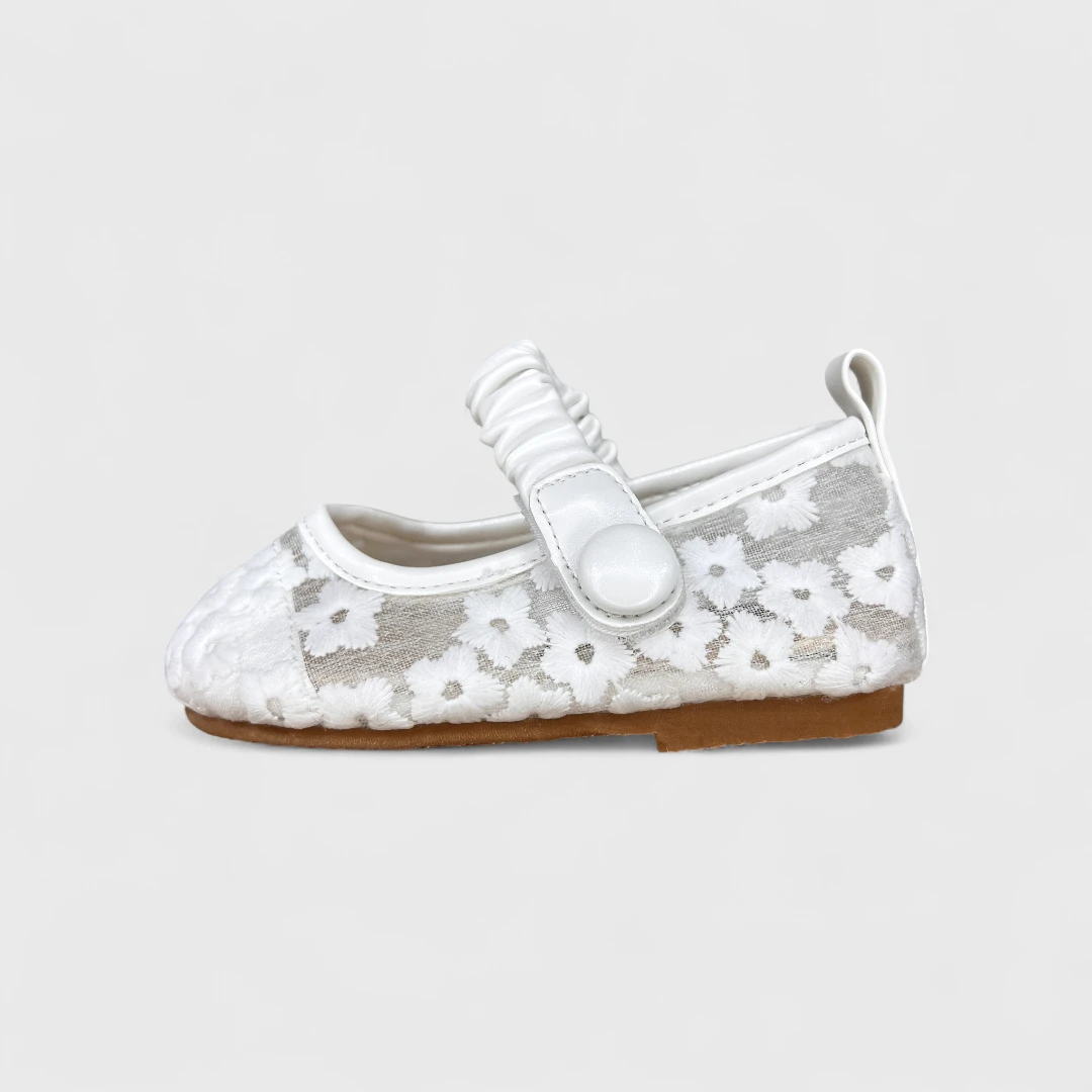 Белые балетки с цветочным узором