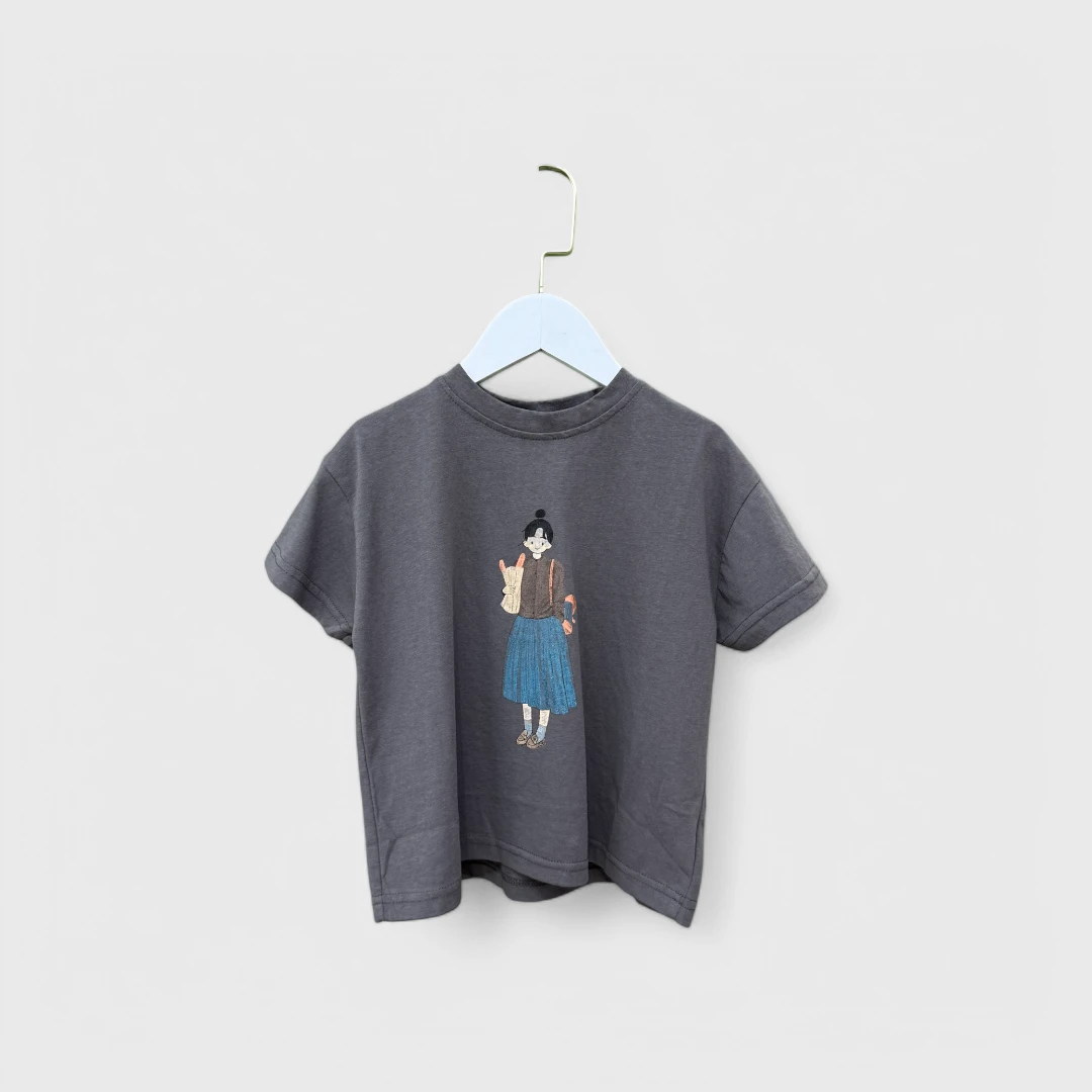 Серая футболка с принтом