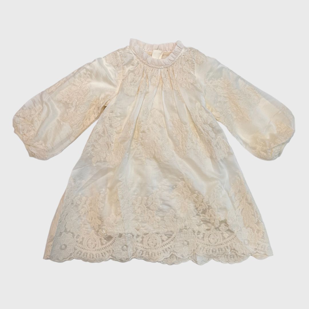 Платье с вышивкой