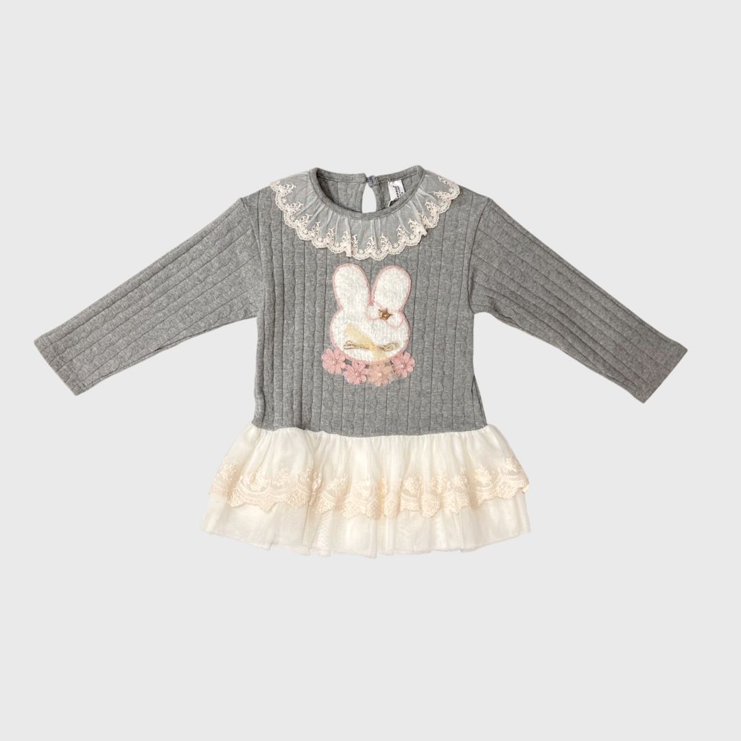 Серый лонгслив с кружевом и зайцем