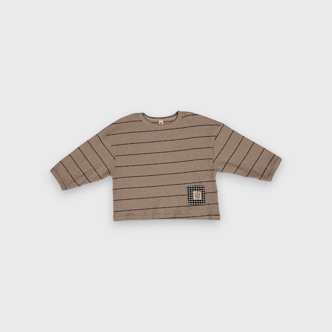 Бежевая футболка с полосками