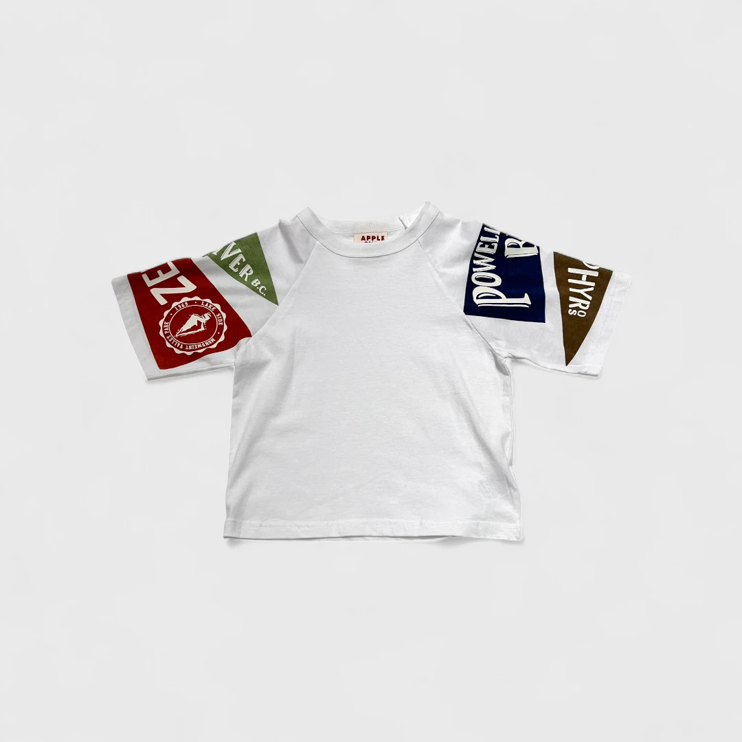 Белая футболка с принтами