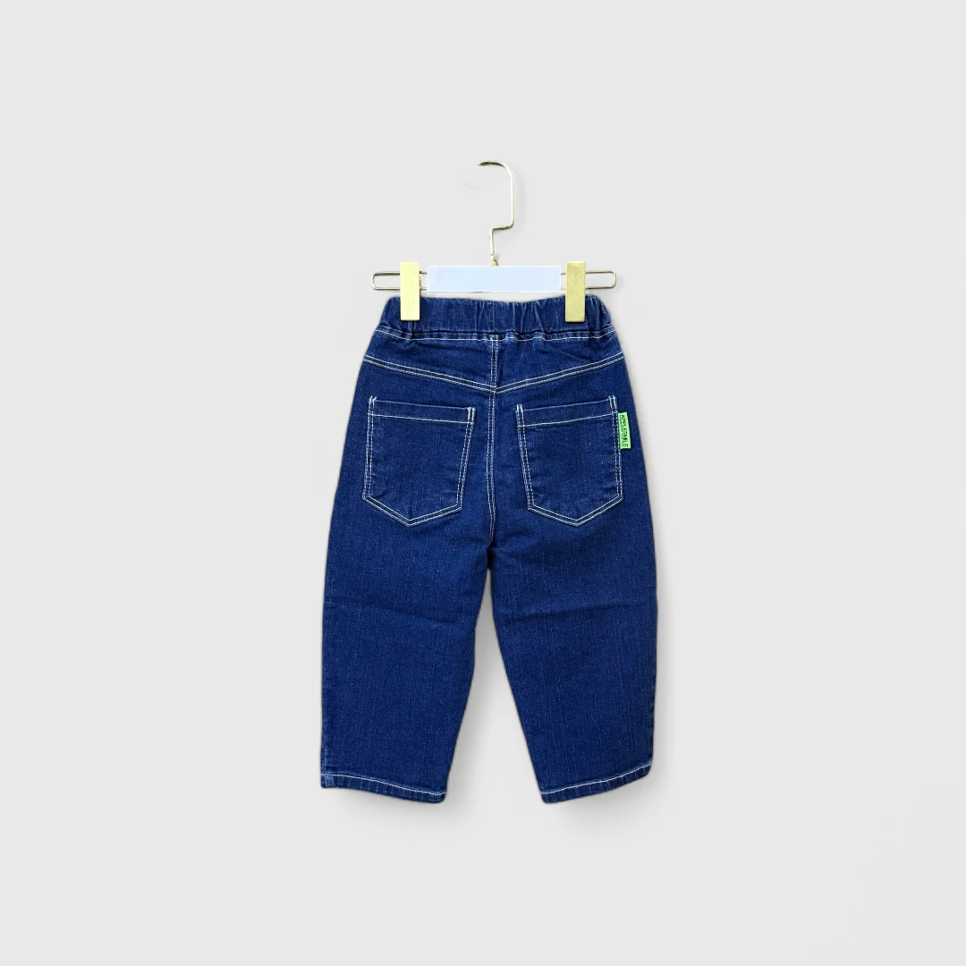 Темно-синие джинсы