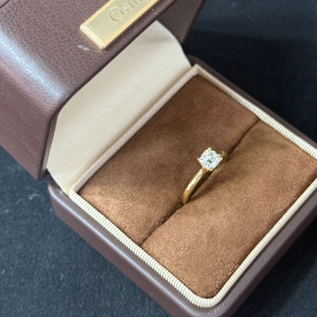 Золотое кольцо с бриллиантом