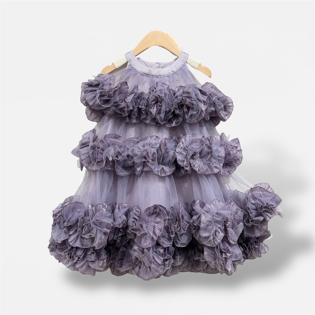 Фиолетовое платье с рюшами