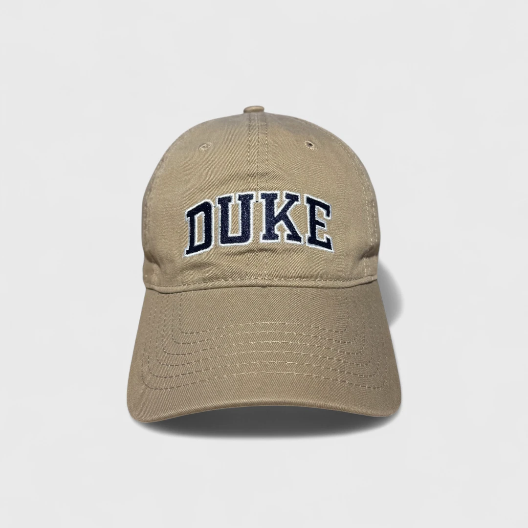 Бежевая кепка с надписью Duke