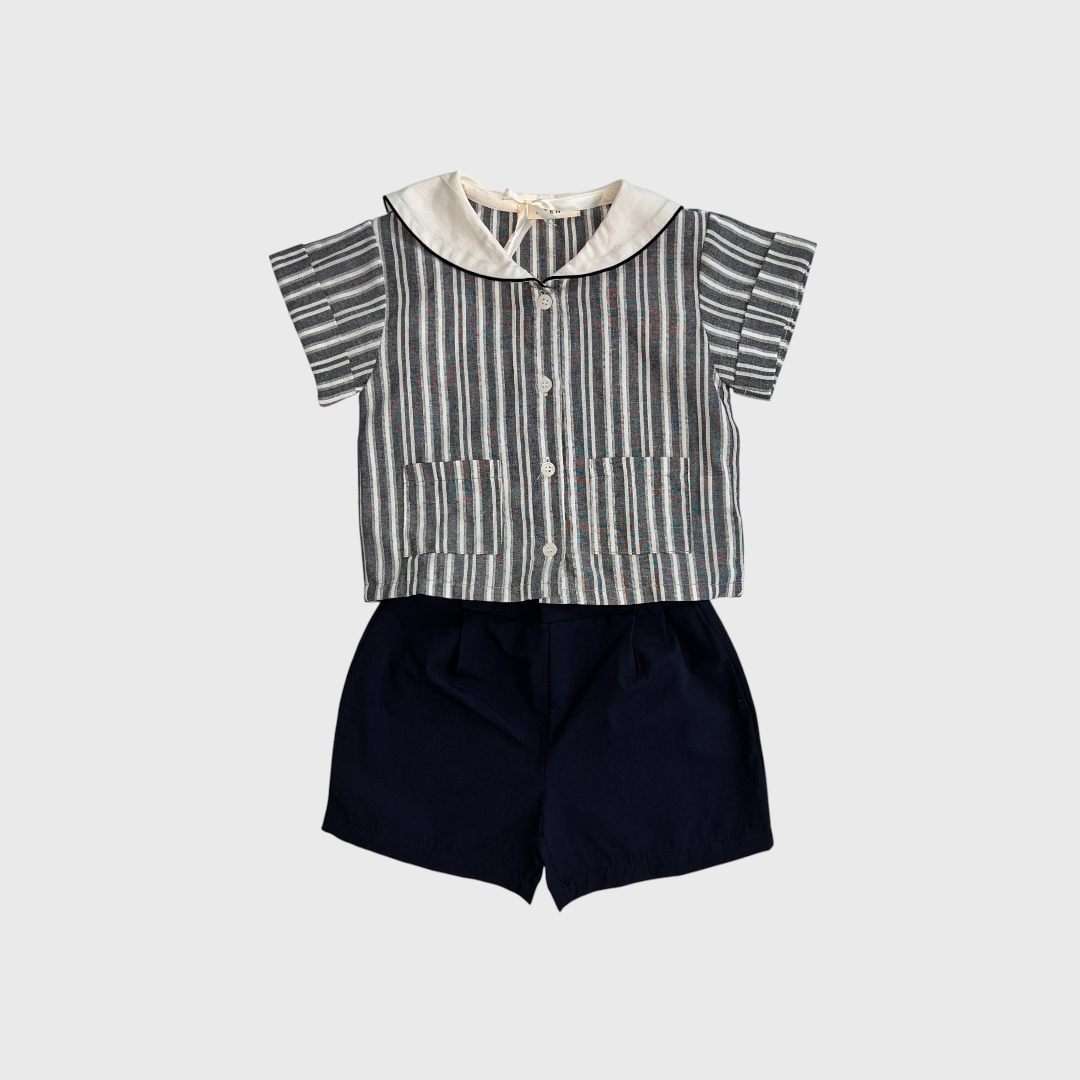 Костюм в полоску