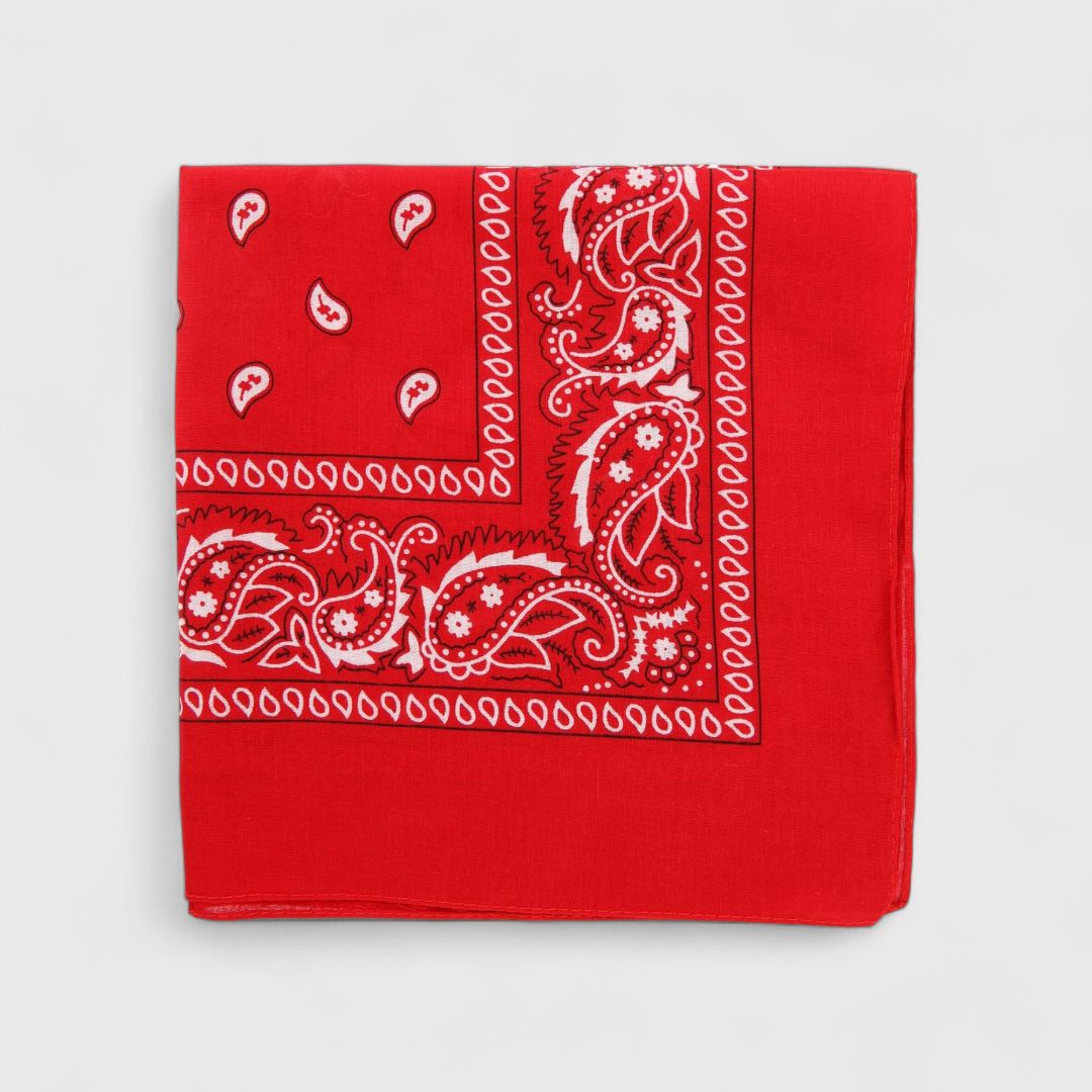 Красная бандана с узором