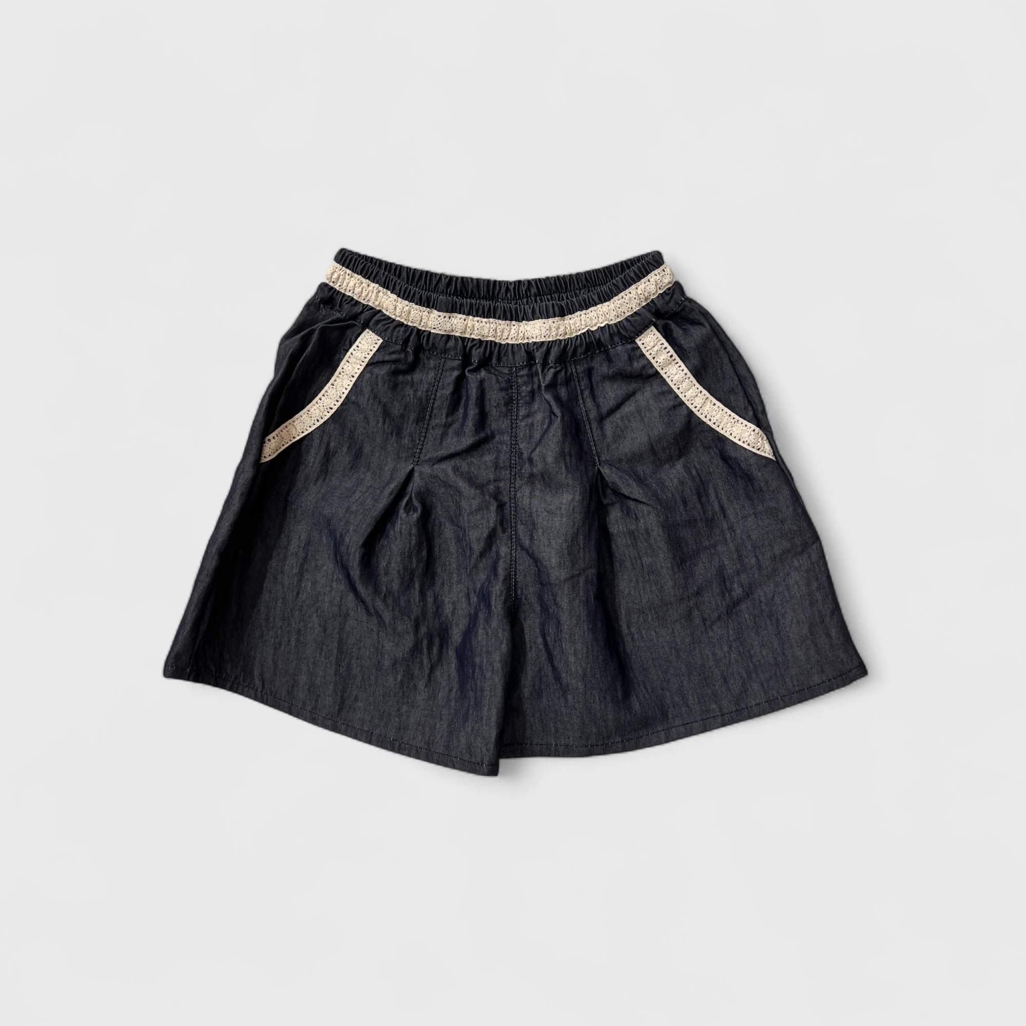 Черные шорты с карманами