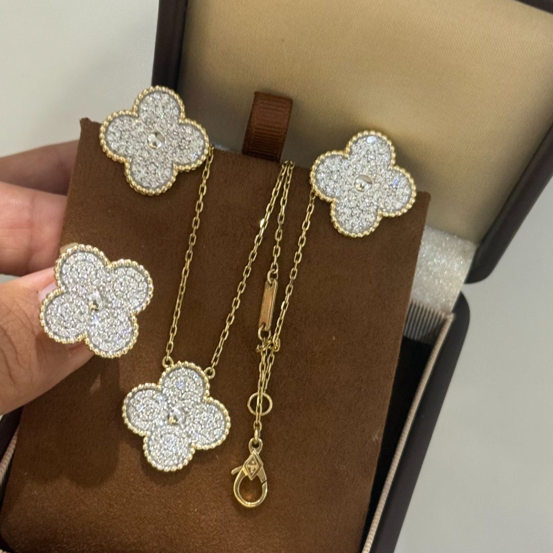 Золотые украшения с бриллиантами