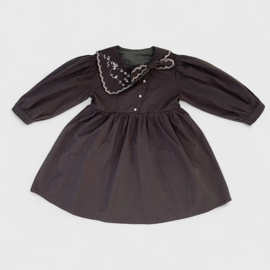 Графитовое платье с вышивкой для девочек