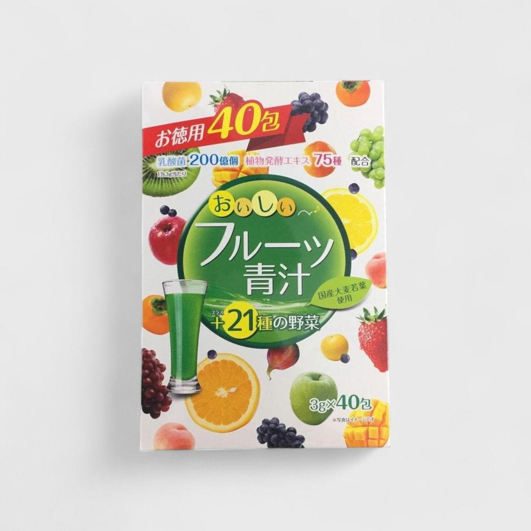 Зеленый сок с фруктами и овощами