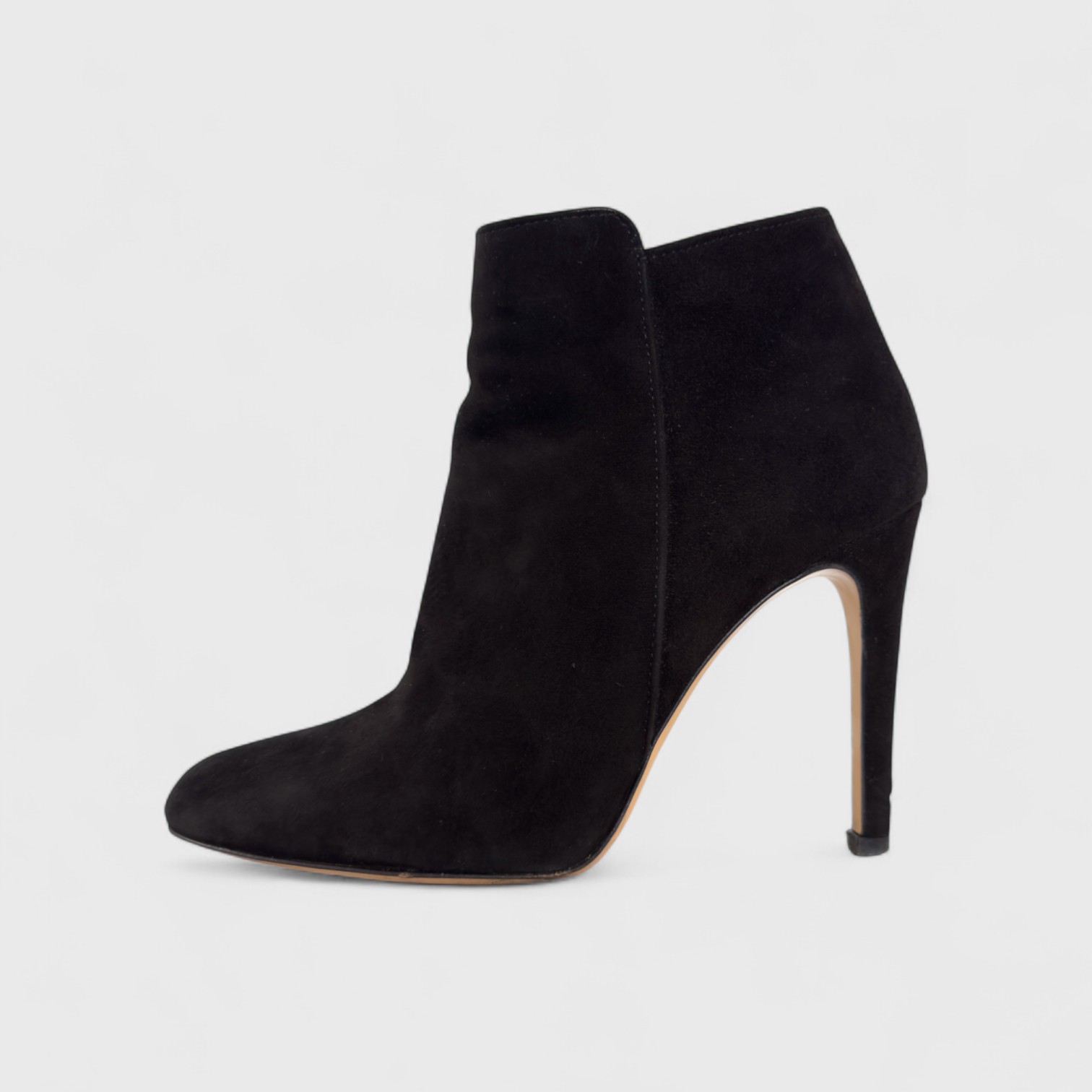 Черные замшевые ботильоны