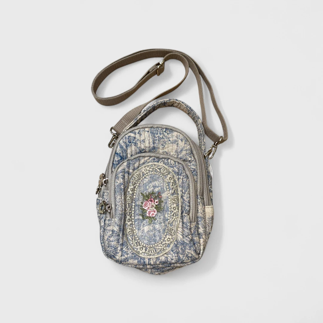 Серая сумка с цветами