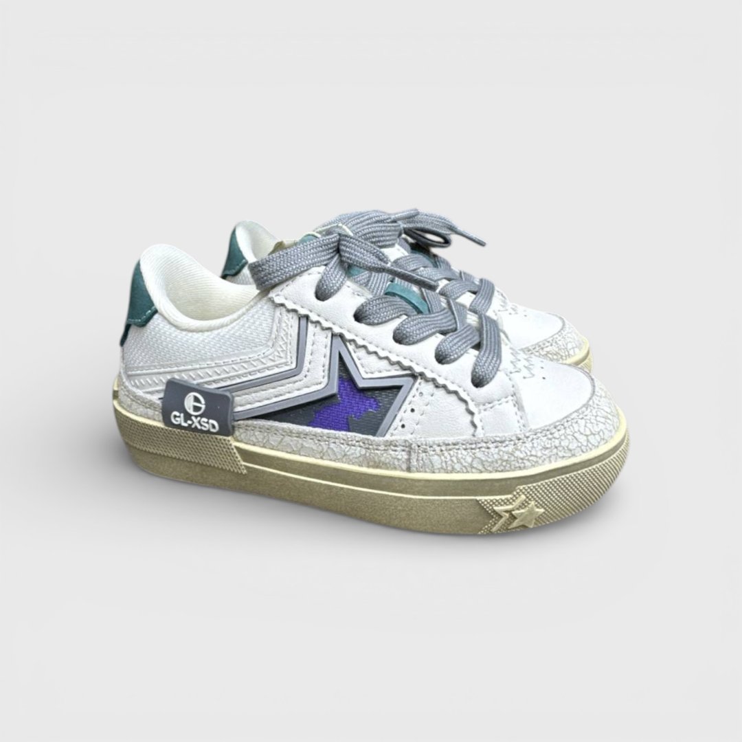 Серые кроссовки со звездами