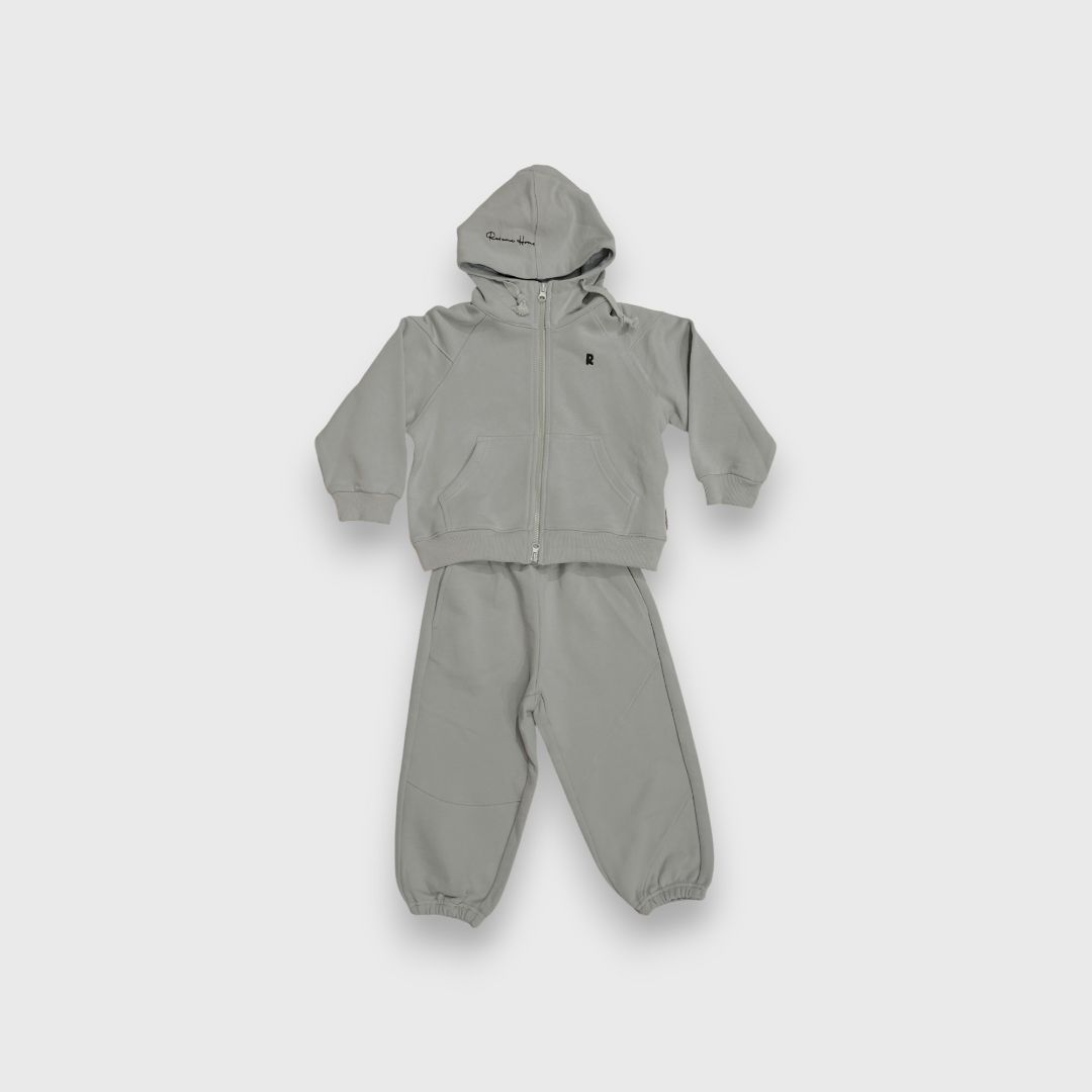 Серый спортивный костюм с капюшоном