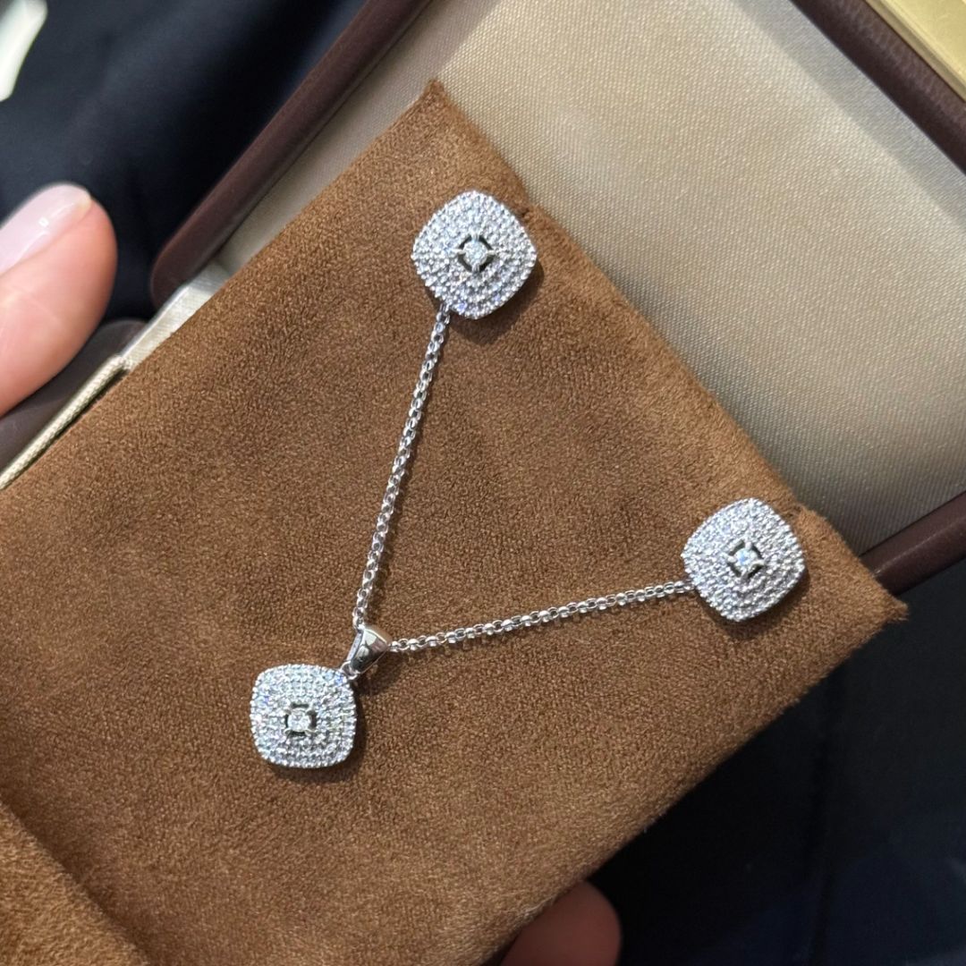 Украшение из белого золота