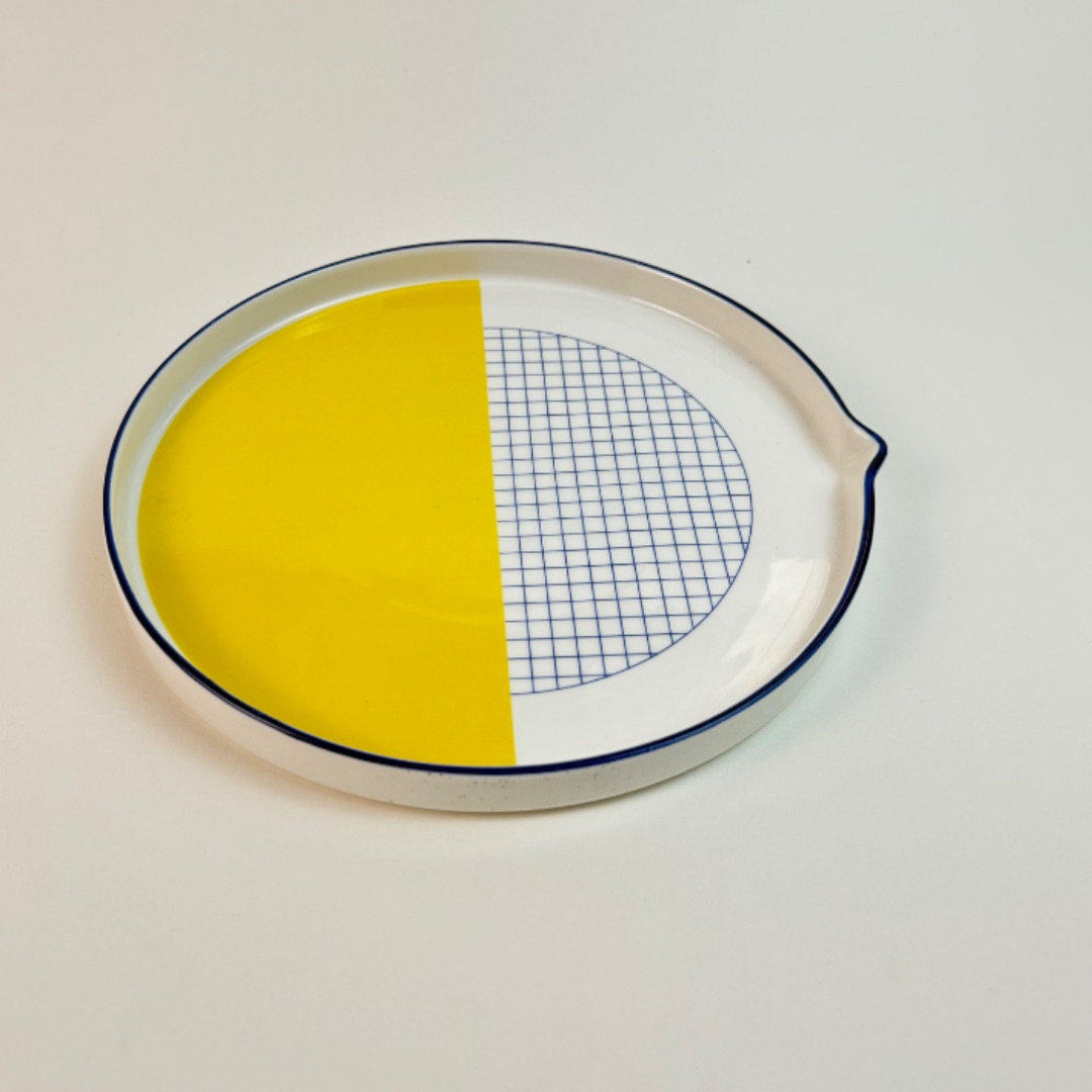 Керамическая тарелка