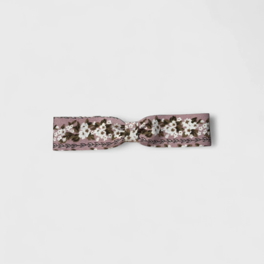 Розовая заколка для волос с цветами