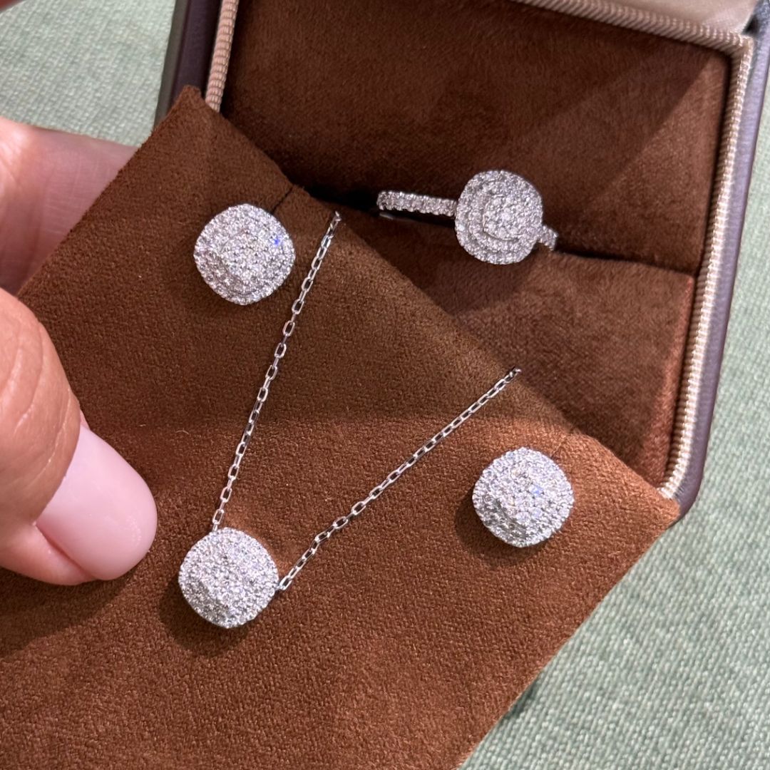 Украшения с бриллиантами с белым золотом