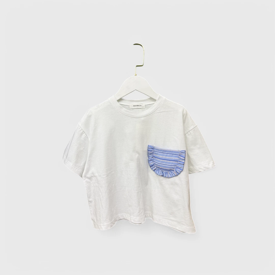 Белая футболка с карманом